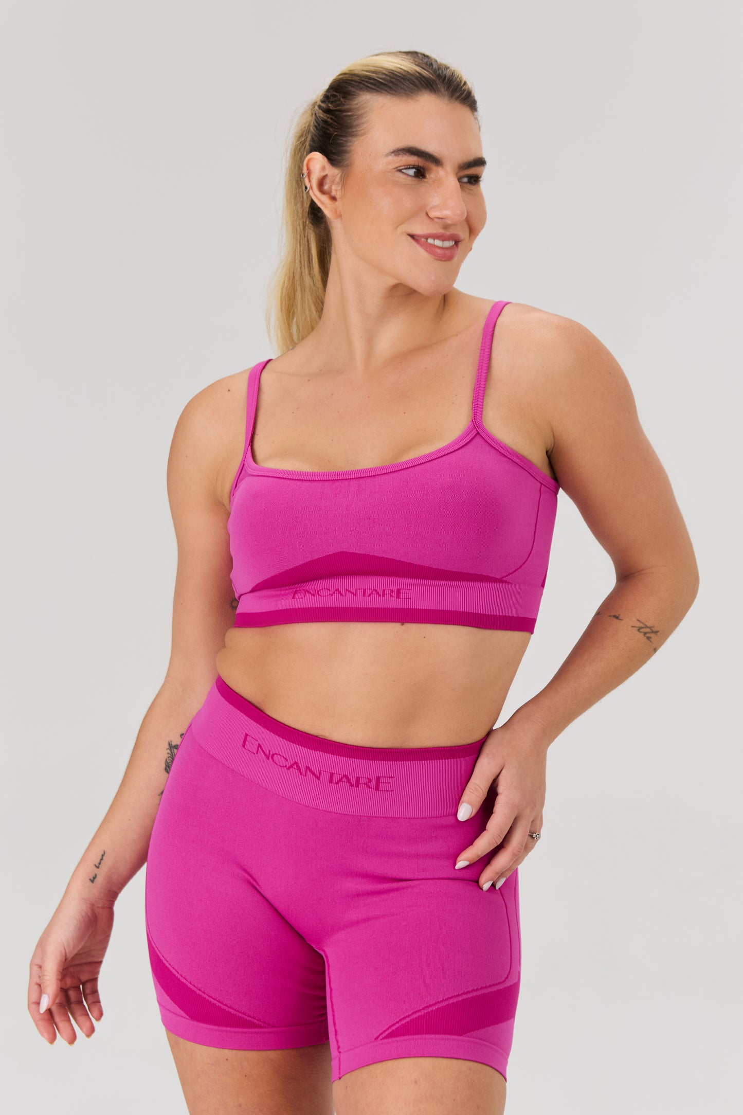 Conjunto Fitness Top Alcinha + Bermuda