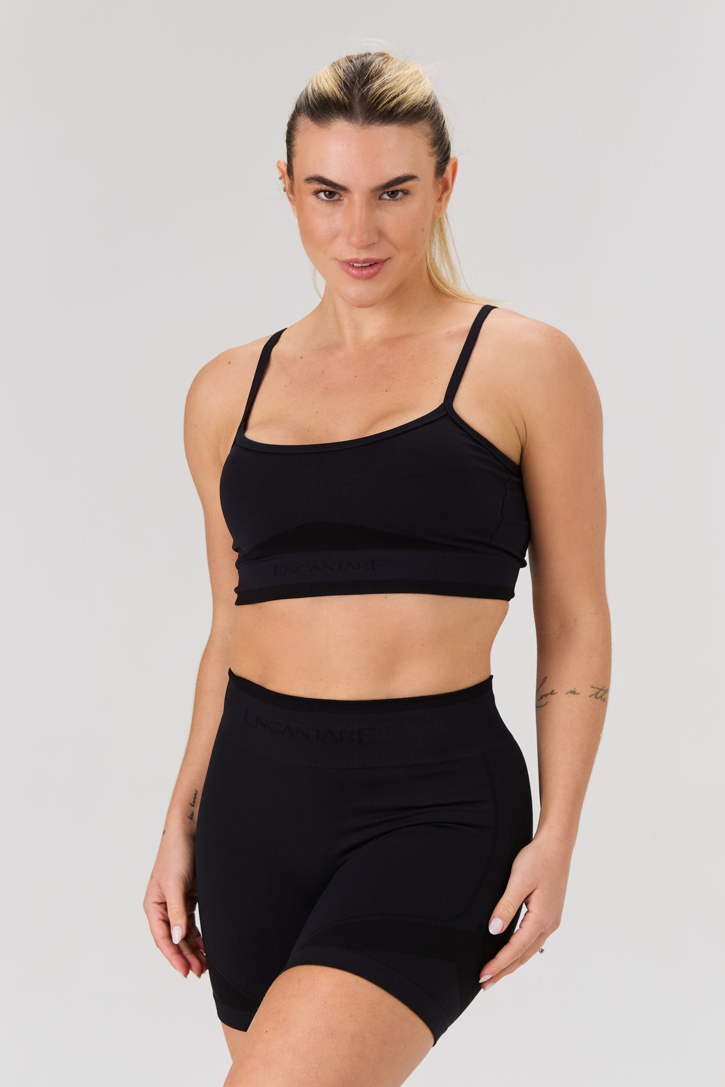 Conjunto Fitness Top Alcinha + Bermuda